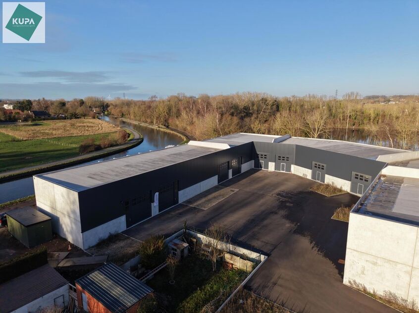 Nouveaux entrep&ocirc;ts &agrave; vendre de 135 m&sup2; &agrave; 263 m&sup2; dans un parc d&rsquo;activit&eacute;s &agrave; Ath

Ces unit&eacute;s PME sont id&eacute;alement situ&eacute;es le long de la Chauss&eacute;e de Mons &agrave; Ath, un emplacement facilement accessible tant pour les entrepreneurs locaux que pour les 