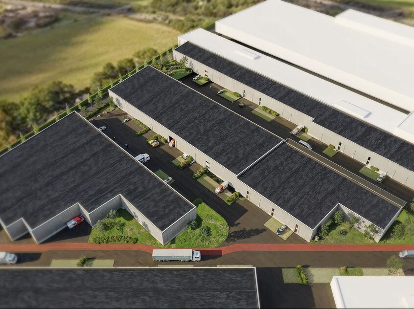 Langs de Pathoekeweg in Brugge verrijst binnenkort het KMO Park PORTIS, dit op de voormalige Philipssite. Met 49 afgewerkte KMO-Units, variërend van 210m² tot 823m², verdeeld over nieuwbouw en vernieuwbouw bedrijfsgebouwen, biedt Portis een moderne en 