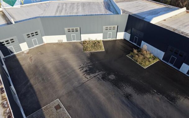 Nieuwbouw magazijn te koop van 256m&sup2; in bedrijvenpark "Denderparc" te Ath.
Deze KMO-units zijn strategisch gelegen langs de Chauss&eacute;e de Mons in Ath, een vlot bereikbare locatie voor zowel lokale ondernemers als bedrijven die actief zijn in de ruimere re