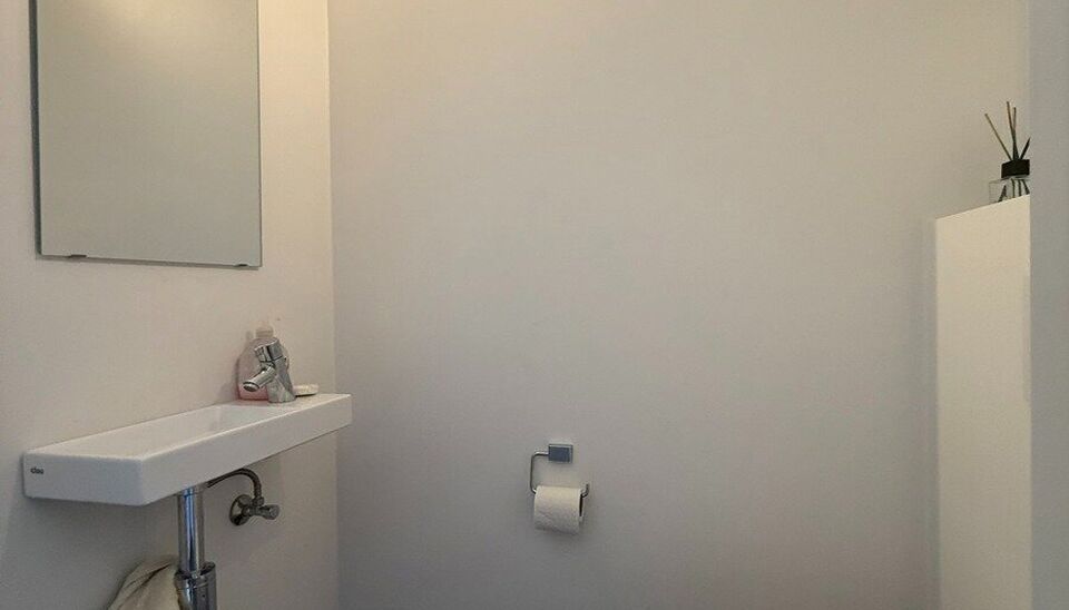 In de recente residentie Leieoevers II bevindt zich dit lichtrijk en modern éénslaapkamer appartement met een adembenemend zicht op de Leie. Het appartement is perfect onderhouden en combineert comfort met een unieke ligging aan het water.
Het apparteme