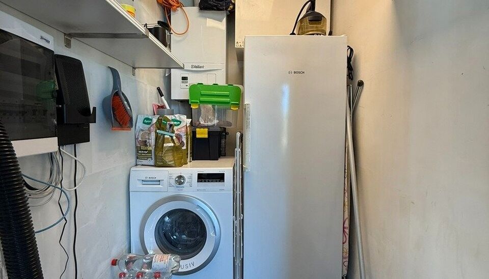 In de recente residentie Leieoevers II bevindt zich dit lichtrijk en modern éénslaapkamer appartement met een adembenemend zicht op de Leie. Het appartement is perfect onderhouden en combineert comfort met een unieke ligging aan het water.
Het apparteme