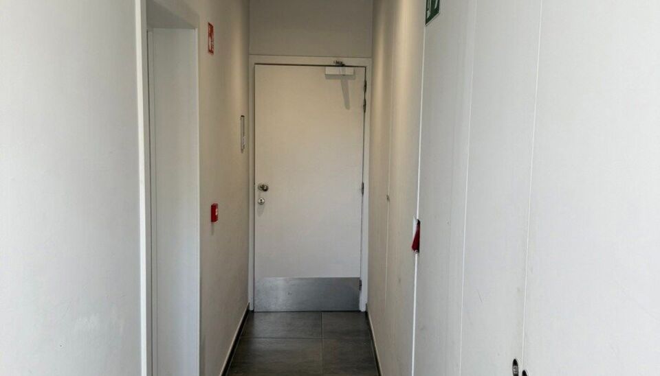 Wij bieden een éénslaapkamerappartement te koop aan, gelegen op een uitstekende locatie nabij station Gent-Sterre.
De ligging is ideaal dankzij de vlotte verbinding naar autosnelwegen, scholen, handelszaken, parken en het stadscentrum.
Het appartement i