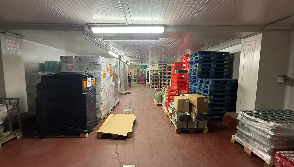 Aan de Groendreef 1 te Aalter bevindt zich dit ruime en veelzijdige bedrijfsgebouw met een totale oppervlakte van ca. 1.975 m&sup2;.

Het gebouw bestaat uit verschillende magazijn- en opslagruimtes, aangevuld met kantoorruimte, een laadkade en verschillende k