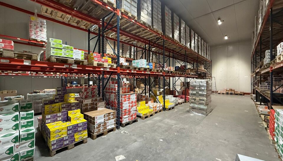 Aan de Groendreef 1 te Aalter bevindt zich dit ruime en veelzijdige bedrijfsgebouw met een totale oppervlakte van ca. 1.975 m&sup2;.

Het gebouw bestaat uit verschillende magazijn- en opslagruimtes, aangevuld met kantoorruimte, een laadkade en verschillende k