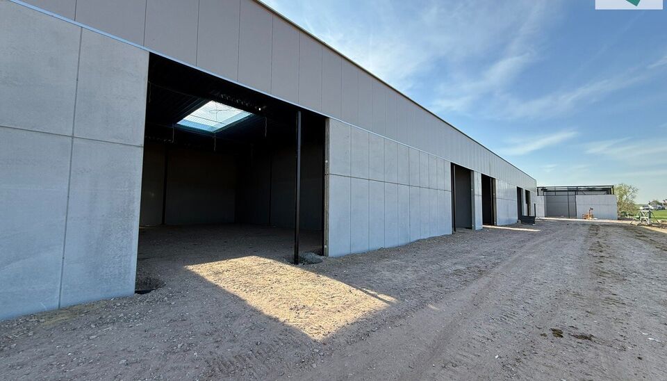 In het nieuwe bedrijvenpark “Thea” biedt KUPA IMMO nieuwe magazijnen te huur aan.
De Careelstraat ligt in het zuiden van Tielt, in een zone die vooral gericht is op KMO’s, logistiek en ambachtelijke bedrijven. De site bevindt zich op slechts 2 à 3 