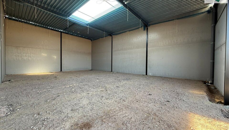 In het nieuwe bedrijvenpark “Thea” biedt KUPA IMMO nieuwe magazijnen te huur aan.
De Careelstraat ligt in het zuiden van Tielt, in een zone die vooral gericht is op KMO’s, logistiek en ambachtelijke bedrijven. De site bevindt zich op slechts 2 à 3 