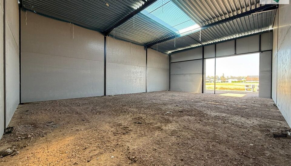 In het nieuwe bedrijvenpark “Thea” biedt KUPA IMMO nieuwe magazijnen te huur aan.
De Careelstraat ligt in het zuiden van Tielt, in een zone die vooral gericht is op KMO’s, logistiek en ambachtelijke bedrijven. De site bevindt zich op slechts 2 à 3 