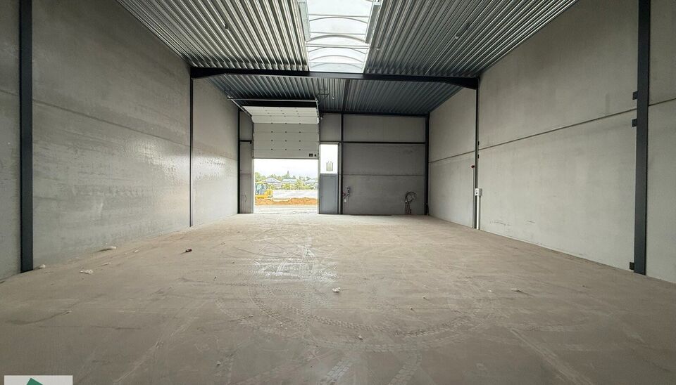 In het nieuwe bedrijvenpark “Thea” biedt KUPA IMMO nieuwe magazijnen te huur aan.
De Careelstraat ligt in het zuiden van Tielt, in een zone die vooral gericht is op KMO’s, logistiek en ambachtelijke bedrijven. De site bevindt zich op slechts 2 à 3