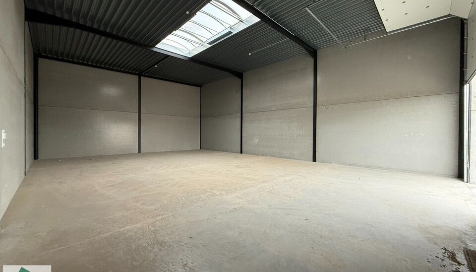 -SUMMERDEAL- 
In het nieuwe bedrijvenpark &ldquo;Thea&rdquo; biedt KUPA IMMO nieuwe magazijnen te huur aan.
De Careelstraat ligt in het zuiden van Tielt, in een zone die vooral gericht is op KMO&rsquo;s, logistiek en ambachtelijke bedrijven. De site bevindt zich op s