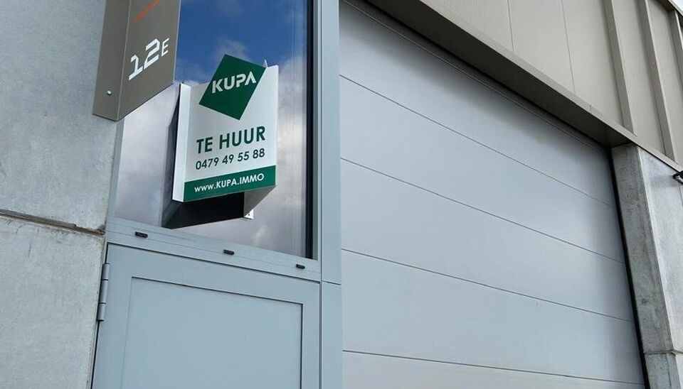 -SUMMERDEAL- 
In het nieuwe bedrijvenpark &ldquo;Thea&rdquo; biedt KUPA IMMO nieuwe magazijnen te huur aan.
De Careelstraat ligt in het zuiden van Tielt, in een zone die vooral gericht is op KMO&rsquo;s, logistiek en ambachtelijke bedrijven. De site bevindt zich op s