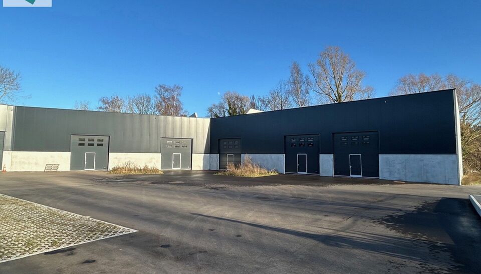 Nieuwbouw magazijn te koop van 144m&sup2; in bedrijvenpark "Denderparc" te Ath.
Deze KMO-units zijn strategisch gelegen langs de Chauss&eacute;e de Mons in Ath, een vlot bereikbare locatie voor zowel lokale ondernemers als bedrijven die actief zijn in de ruimere re