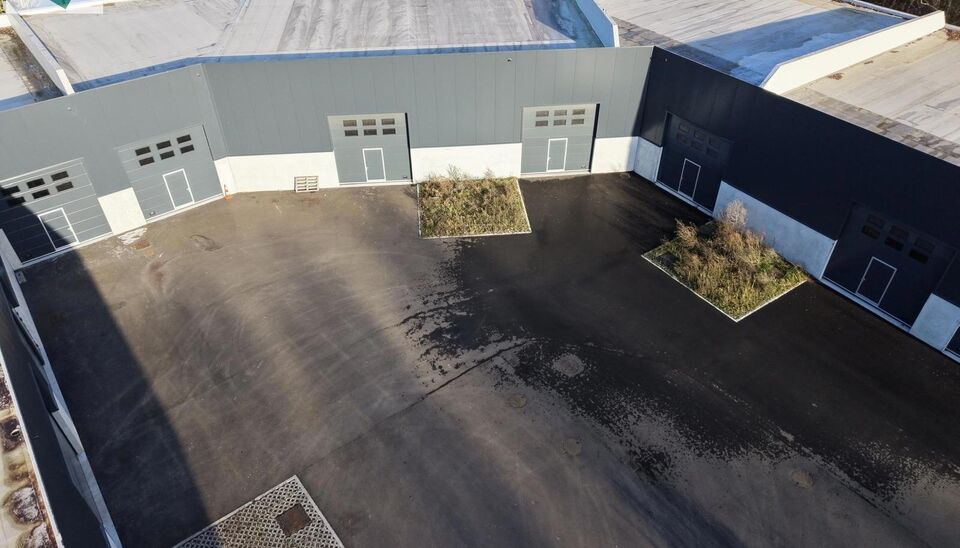Nieuwbouw magazijn te koop van 263m&sup2; in bedrijvenpark "Denderparc" te Ath.
Deze KMO-units zijn strategisch gelegen langs de Chauss&eacute;e de Mons in Ath, een vlot bereikbare locatie voor zowel lokale ondernemers als bedrijven die actief zijn in de ruimere re