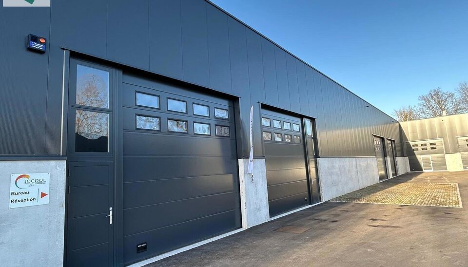 Nieuwbouw magazijn te koop van 263m&sup2; in bedrijvenpark "Denderparc" te Ath.
Deze KMO-units zijn strategisch gelegen langs de Chauss&eacute;e de Mons in Ath, een vlot bereikbare locatie voor zowel lokale ondernemers als bedrijven die actief zijn in de ruimere re