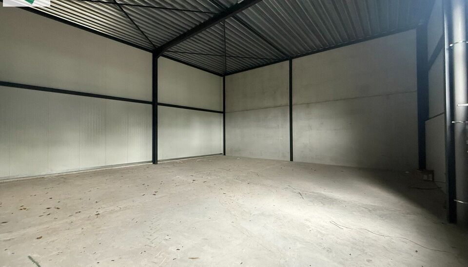 Nieuwbouw magazijn te koop van 144m&sup2; in bedrijvenpark "Denderparc" te Ath.
Deze KMO-units zijn strategisch gelegen langs de Chauss&eacute;e de Mons in Ath, een vlot bereikbare locatie voor zowel lokale ondernemers als bedrijven die actief zijn in de ruimere re