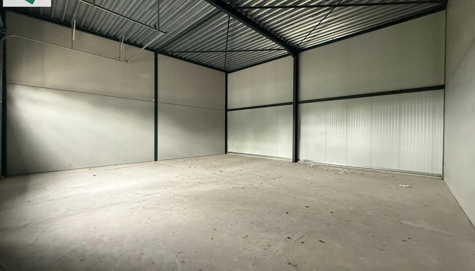Nieuwbouw magazijn te koop van 144m&sup2; in bedrijvenpark "Denderparc" te Ath.
Deze KMO-units zijn strategisch gelegen langs de Chauss&eacute;e de Mons in Ath, een vlot bereikbare locatie voor zowel lokale ondernemers als bedrijven die actief zijn in de ruimere re