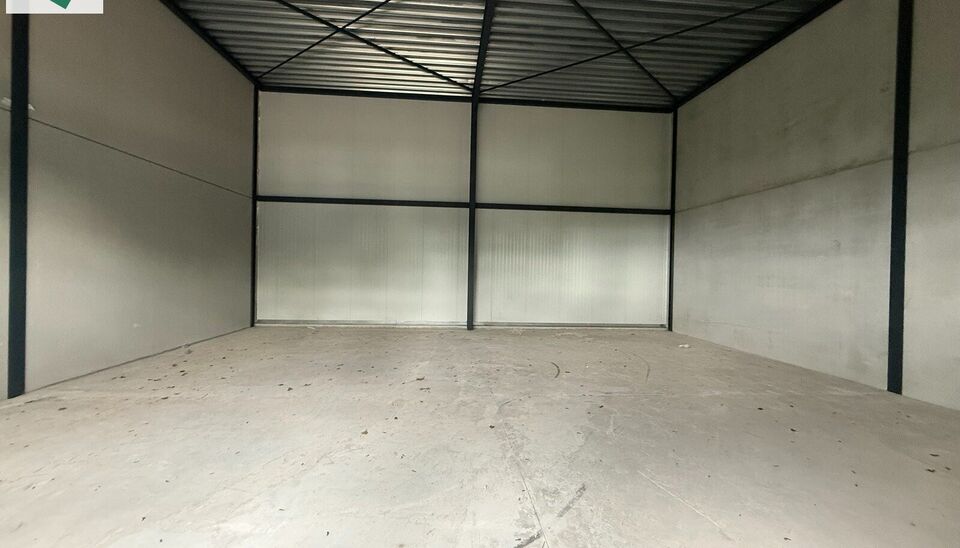 Nieuwbouw magazijn te koop van 144m&sup2; in bedrijvenpark "Denderparc" te Ath.
Deze KMO-units zijn strategisch gelegen langs de Chauss&eacute;e de Mons in Ath, een vlot bereikbare locatie voor zowel lokale ondernemers als bedrijven die actief zijn in de ruimere re