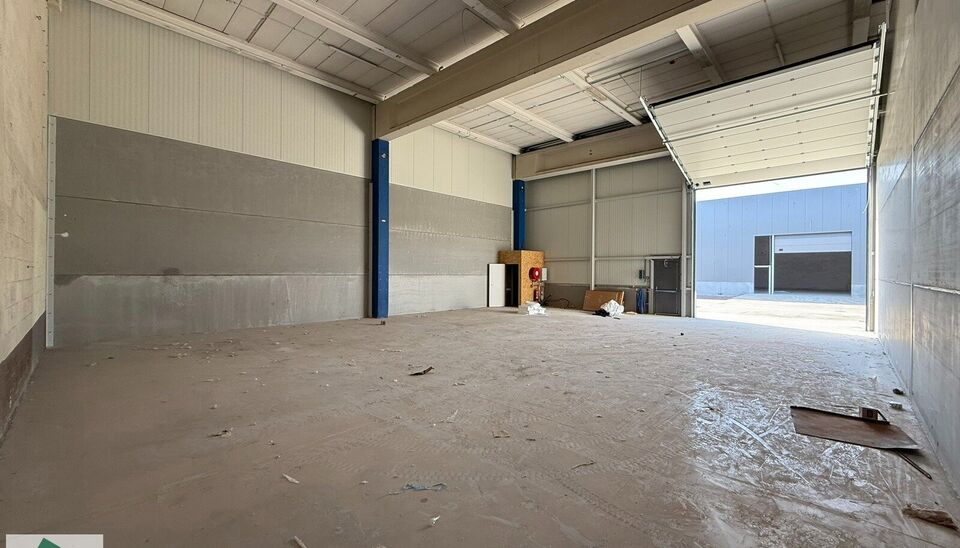 Langs de Pathoekeweg in Brugge verrijst binnenkort het KMO Park PORTIS, dit op de voormalige Philipssite. Met 49 afgewerkte KMO-Units, variërend van 199m² tot 1183m², verdeeld over nieuwbouw en vernieuwbouw bedrijfsgebouwen, biedt Portis een moderne en