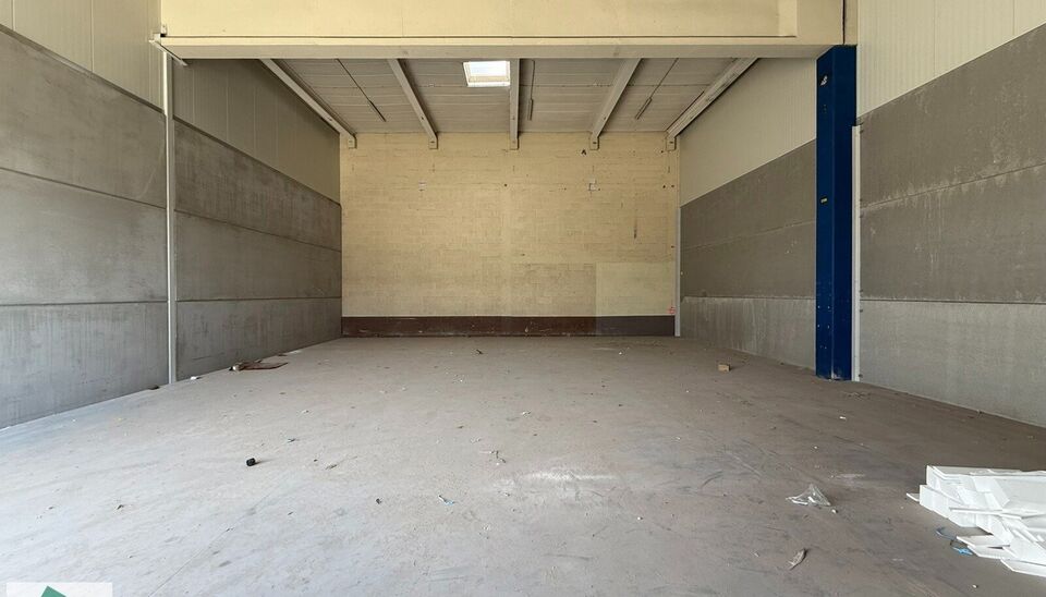 Langs de Pathoekeweg in Brugge verrijst binnenkort het KMO Park PORTIS, dit op de voormalige Philipssite. Met 49 afgewerkte KMO-Units, variërend van 199m² tot 1183m², verdeeld over nieuwbouw en vernieuwbouw bedrijfsgebouwen, biedt Portis een moderne en