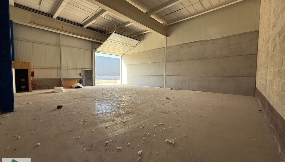 Langs de Pathoekeweg in Brugge verrijst binnenkort het KMO Park PORTIS, dit op de voormalige Philipssite. Met 49 afgewerkte KMO-Units, variërend van 199m² tot 1183m², verdeeld over nieuwbouw en vernieuwbouw bedrijfsgebouwen, biedt Portis een moderne en