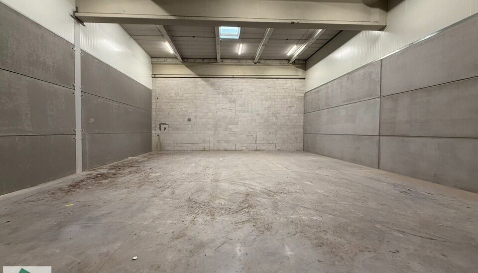 Langs de Pathoekeweg in Brugge verrijst binnenkort het KMO Park PORTIS, dit op de voormalige Philipssite. Met 49 afgewerkte KMO-Units, variërend van 210m² tot 823m², verdeeld over nieuwbouw en vernieuwbouw bedrijfsgebouwen, biedt Portis een moderne en 