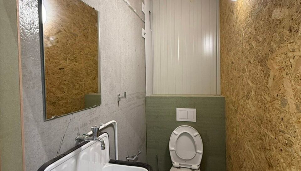 Langs de Pathoekeweg in Brugge verrijst binnenkort het KMO Park PORTIS, dit op de voormalige Philipssite. Met 49 afgewerkte KMO-Units, variërend van 210m² tot 823m², verdeeld over nieuwbouw en vernieuwbouw bedrijfsgebouwen, biedt Portis een moderne en 