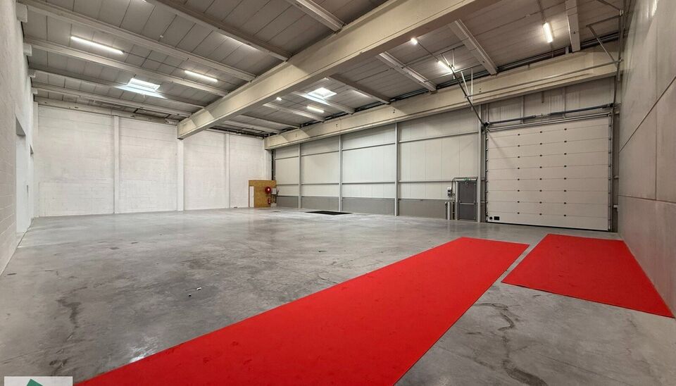 Langs de Pathoekeweg in Brugge verrijst binnenkort het KMO Park PORTIS, dit op de voormalige Philipssite. Met 49 afgewerkte KMO-Units, vari&euml;rend van 199m&sup2; tot 1183m&sup2;, verdeeld over nieuwbouw en vernieuwbouw bedrijfsgebouwen, biedt Portis een moderne en