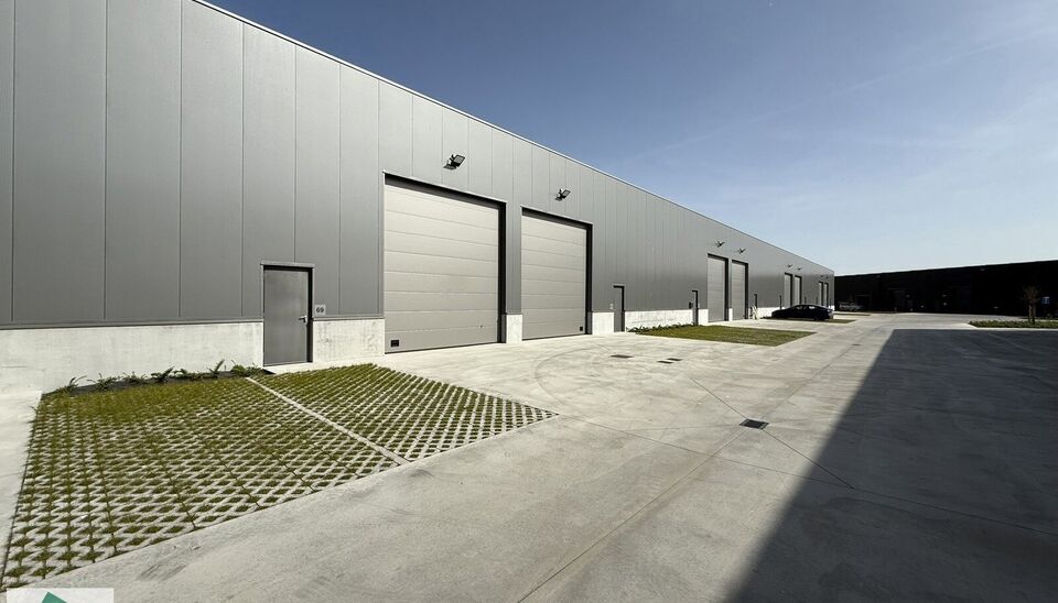 Langs de Lodderhoek in Brugge verrijst binnenkort het KMO Park PORTIS, dit op de voormalige Philipssite. Met 49 afgewerkte KMO-Units, vari&euml;rend van 199m&sup2; tot 1183m&sup2;, verdeeld over nieuwbouw en vernieuwbouw bedrijfsgebouwen, biedt Portis een moderne en 
