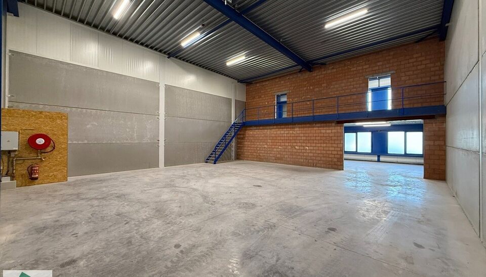 Langs de Lodderhoek in Brugge verrijst binnenkort het KMO Park PORTIS, dit op de voormalige Philipssite. Met 49 afgewerkte KMO-Units, vari&euml;rend van 199m&sup2; tot 1183m&sup2;, verdeeld over nieuwbouw en vernieuwbouw bedrijfsgebouwen, biedt Portis een moderne en 