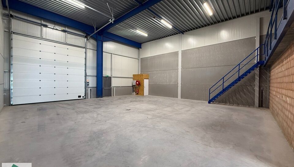 Langs de Lodderhoek in Brugge verrijst binnenkort het KMO Park PORTIS, dit op de voormalige Philipssite. Met 49 afgewerkte KMO-Units, vari&euml;rend van 199m&sup2; tot 1183m&sup2;, verdeeld over nieuwbouw en vernieuwbouw bedrijfsgebouwen, biedt Portis een moderne en 