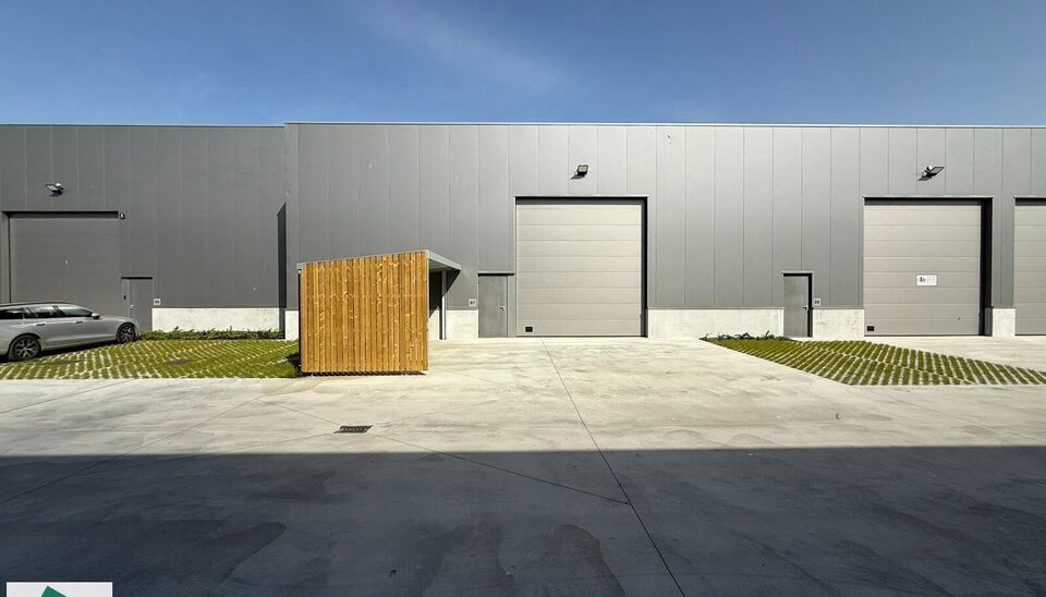 Langs de Lodderhoek in Brugge verrijst binnenkort het KMO Park PORTIS, dit op de voormalige Philipssite. Met 49 afgewerkte KMO-Units, vari&euml;rend van 199m&sup2; tot 1183m&sup2;, verdeeld over nieuwbouw en vernieuwbouw bedrijfsgebouwen, biedt Portis een moderne en 