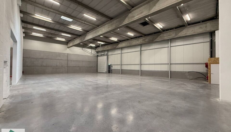 Langs de Pathoekeweg in Brugge verrijst binnenkort het KMO Park PORTIS, dit op de voormalige Philipssite. Met 49 afgewerkte KMO-Units, vari&euml;rend van 199m&sup2; tot 1183m&sup2;, verdeeld over nieuwbouw en vernieuwbouw bedrijfsgebouwen, biedt Portis een moderne en