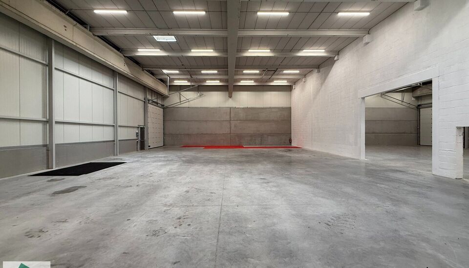 Langs de Pathoekeweg in Brugge verrijst binnenkort het KMO Park PORTIS, dit op de voormalige Philipssite. Met 49 afgewerkte KMO-Units, vari&euml;rend van 199m&sup2; tot 1183m&sup2;, verdeeld over nieuwbouw en vernieuwbouw bedrijfsgebouwen, biedt Portis een moderne en