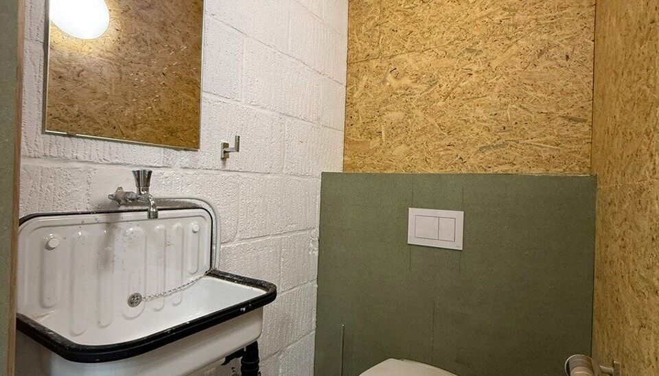 Langs de Pathoekeweg in Brugge verrijst binnenkort het KMO Park PORTIS, dit op de voormalige Philipssite. Met 49 afgewerkte KMO-Units, vari&euml;rend van 199m&sup2; tot 1183m&sup2;, verdeeld over nieuwbouw en vernieuwbouw bedrijfsgebouwen, biedt Portis een moderne en