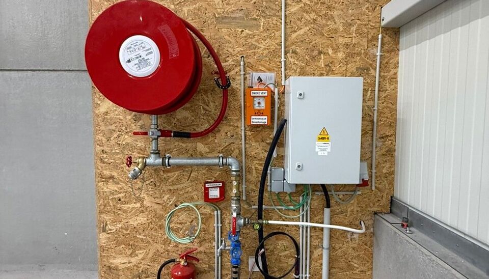 Langs de Pathoekeweg in Brugge verrijst binnenkort het KMO Park PORTIS, dit op de voormalige Philipssite. Met 49 afgewerkte KMO-Units, vari&euml;rend van 199m&sup2; tot 1183m&sup2;, verdeeld over nieuwbouw en vernieuwbouw bedrijfsgebouwen, biedt Portis een moderne en