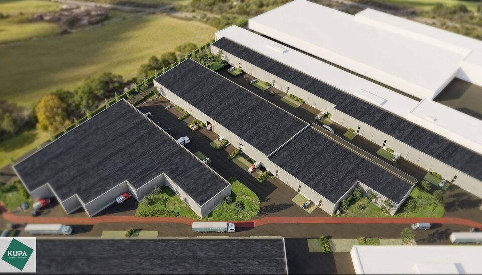 Langs de Pathoekeweg in Brugge verrijst binnenkort het KMO Park PORTIS, dit op de voormalige Philipssite. Met 53 afgewerkte KMO-Units, vari&euml;rend van 199m&sup2; tot 1183m&sup2;, verdeeld over nieuwbouw en vernieuwbouw bedrijfsgebouwen, biedt Portis een moderne en