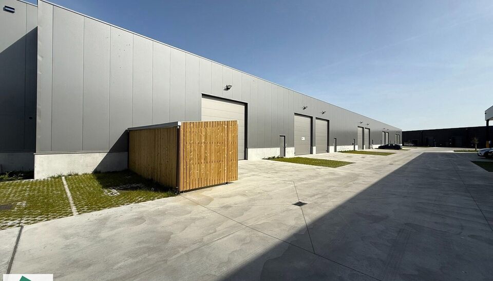 Langs de Lodderhoek in Brugge verrijst binnenkort het KMO Park PORTIS, dit op de voormalige Philipssite. Met 49 afgewerkte KMO-Units, vari&euml;rend van 199m&sup2; tot 1183m&sup2;, verdeeld over nieuwbouw en vernieuwbouw bedrijfsgebouwen, biedt Portis een moderne en 