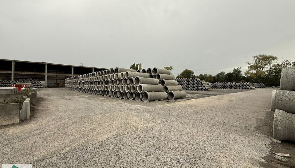 Dit modern en strategisch gelegen bedrijventerrein bevindt zich aan de Wiedauwkaai 66 in de voorhaven van Gent, met vlotte bereikbaarheid via de R40 en een bushalte vlakbij.

Unit C3 van gebouw C omvat 637 m² en is opgetrokken in een duurzame staalstruct