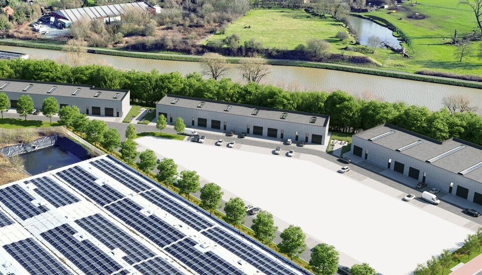 Deze moderne KMO-units, variërend van 130 m² tot 312 m² (samenvoegbaar), maken deel uit van een nieuw bedrijvenpark. Strategisch gelegen ten zuiden van Brussel/Halle en ten noorden van Saintes/Tubize, met uitstekende bereikbaarheid via de E429 en de Ri