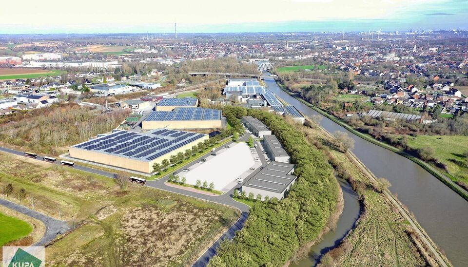 Deze moderne KMO-units, variërend van 130 m² tot 312 m² (samenvoegbaar), maken deel uit van een nieuw bedrijvenpark. Strategisch gelegen ten zuiden van Brussel/Halle en ten noorden van Saintes/Tubize, met uitstekende bereikbaarheid via de E429 en de Ri