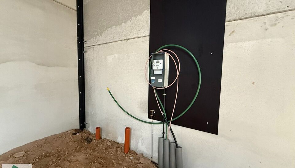 Nieuwbouw magazijn te koop vanaf 186m&sup2; tot 323m&sup2; in bedrijvenpark te Herzele. 
Deze KMO-unit is strategisch gelegen langs de Hoogstraat in Herzele, een vlot bereikbare locatie voor zowel lokale ondernemers als bedrijven die actief zijn in de ruimere reg