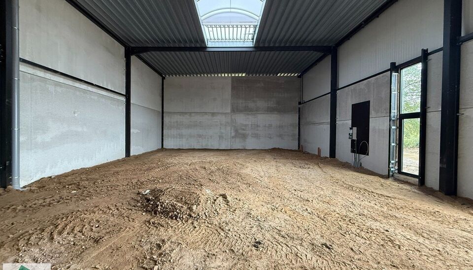 Nieuwbouw magazijn te koop vanaf 186m&sup2; tot 323m&sup2; in bedrijvenpark te Herzele. 
Deze KMO-unit is strategisch gelegen langs de Hoogstraat in Herzele, een vlot bereikbare locatie voor zowel lokale ondernemers als bedrijven die actief zijn in de ruimere reg