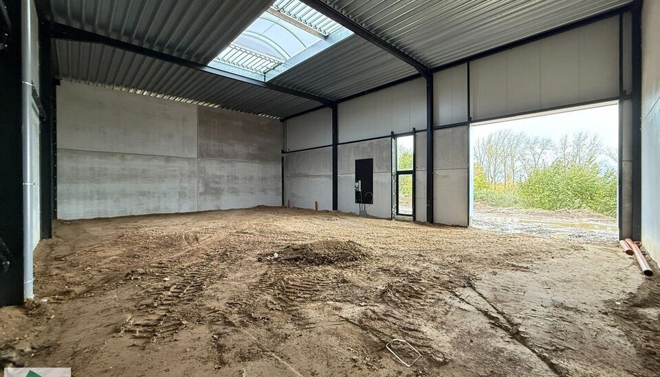 Nieuwbouw magazijn te koop vanaf 186m&sup2; tot 323m&sup2; in bedrijvenpark te Herzele. 
Deze KMO-unit is strategisch gelegen langs de Hoogstraat in Herzele, een vlot bereikbare locatie voor zowel lokale ondernemers als bedrijven die actief zijn in de ruimere reg