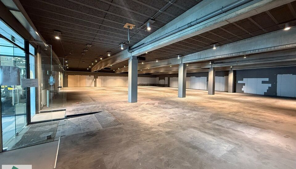 Magasin de peripherie à louer à Menen