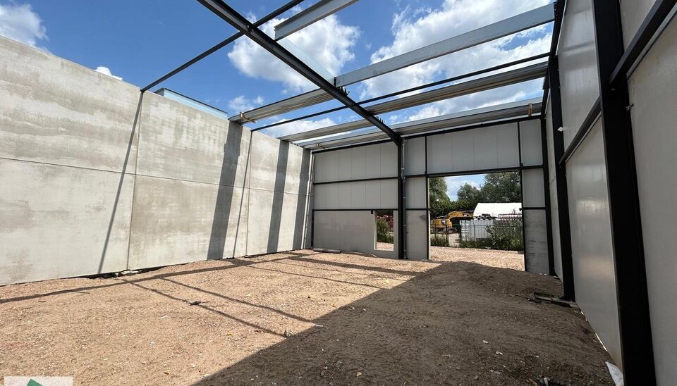 208m² loods met 1 parkeerplaats te huur in Kontich, gelegen in bedrijvenpark Heiveldekens, binnen de gouden driehoek (Antwerpen, Brussel en Gent). 
Vlotte bereikbaarheid, dichtbij de E19 en met een goede ontsluiting via de A12 en de R0 (ring rond Brussel