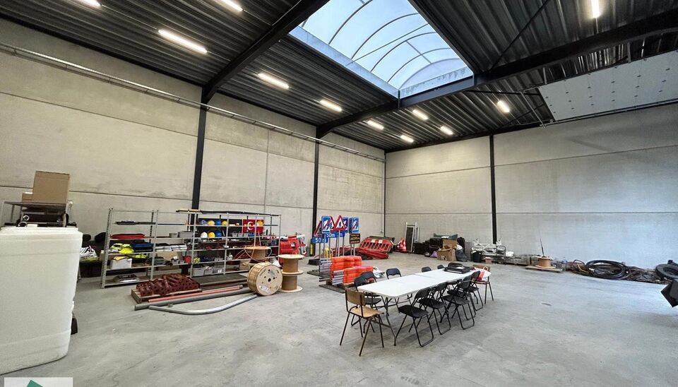 Unit&eacute; pme &agrave; louer &agrave; Lokeren