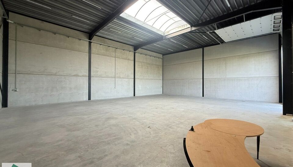 Unit&eacute; pme &agrave; louer &agrave; Lokeren