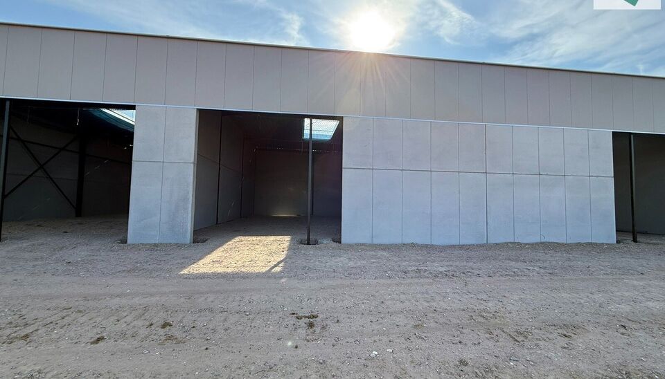 In het nieuwe bedrijvenpark “Thea” biedt KUPA IMMO nieuwe magazijnen te huur aan.
De Careelstraat ligt in het zuiden van Tielt, in een zone die vooral gericht is op KMO’s, logistiek en ambachtelijke bedrijven. De site bevindt zich op slechts 2 à 3 