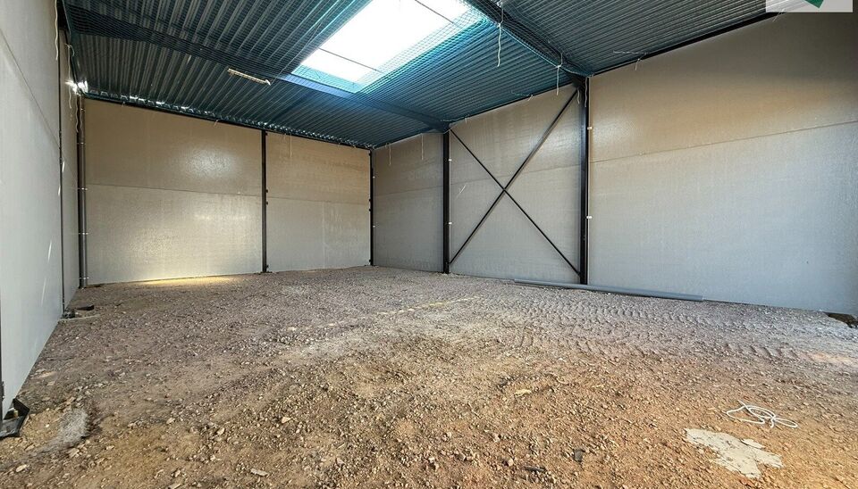 In het nieuwe bedrijvenpark “Thea” biedt KUPA IMMO nieuwe magazijnen te huur aan.
De Careelstraat ligt in het zuiden van Tielt, in een zone die vooral gericht is op KMO’s, logistiek en ambachtelijke bedrijven. De site bevindt zich op slechts 2 à 3 