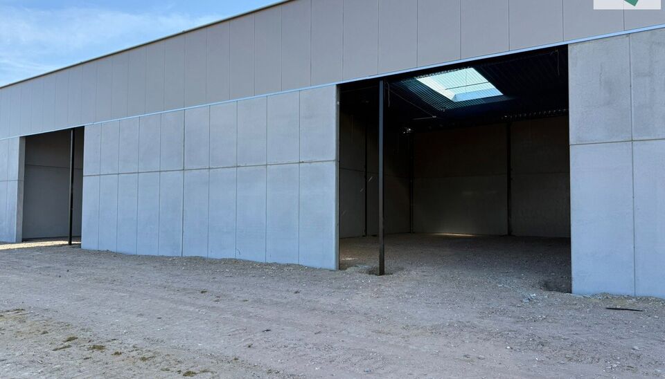 In het nieuwe bedrijvenpark “Thea” biedt KUPA IMMO nieuwe magazijnen te huur aan.
De Careelstraat ligt in het zuiden van Tielt, in een zone die vooral gericht is op KMO’s, logistiek en ambachtelijke bedrijven. De site bevindt zich op slechts 2 à 3 