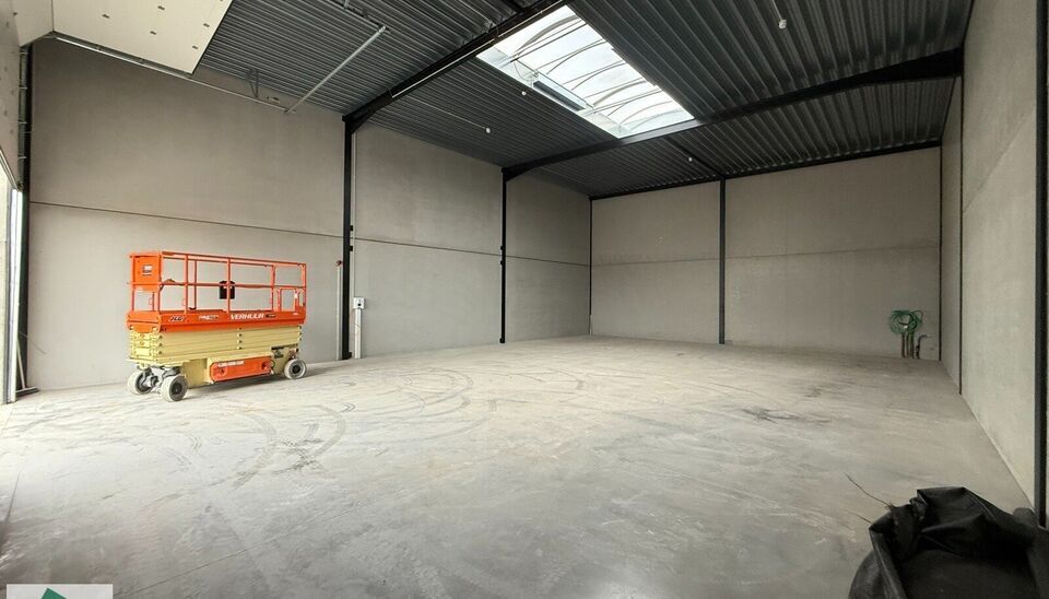 In het nieuwe bedrijvenpark “Thea” biedt KUPA IMMO nieuwe magazijnen te huur aan.
De Careelstraat ligt in het zuiden van Tielt, in een zone die vooral gericht is op KMO’s, logistiek en ambachtelijke bedrijven. De site bevindt zich op slechts 2 à 3 